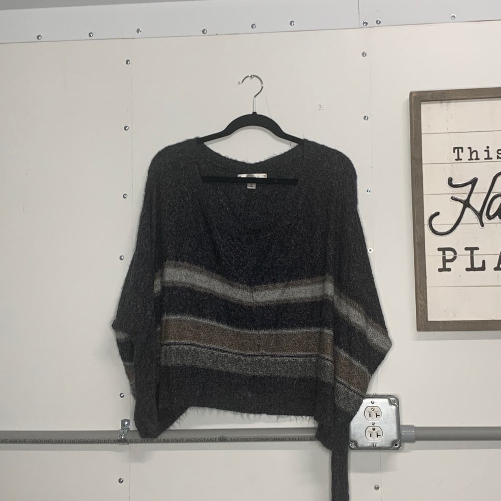 Decree navy sweater